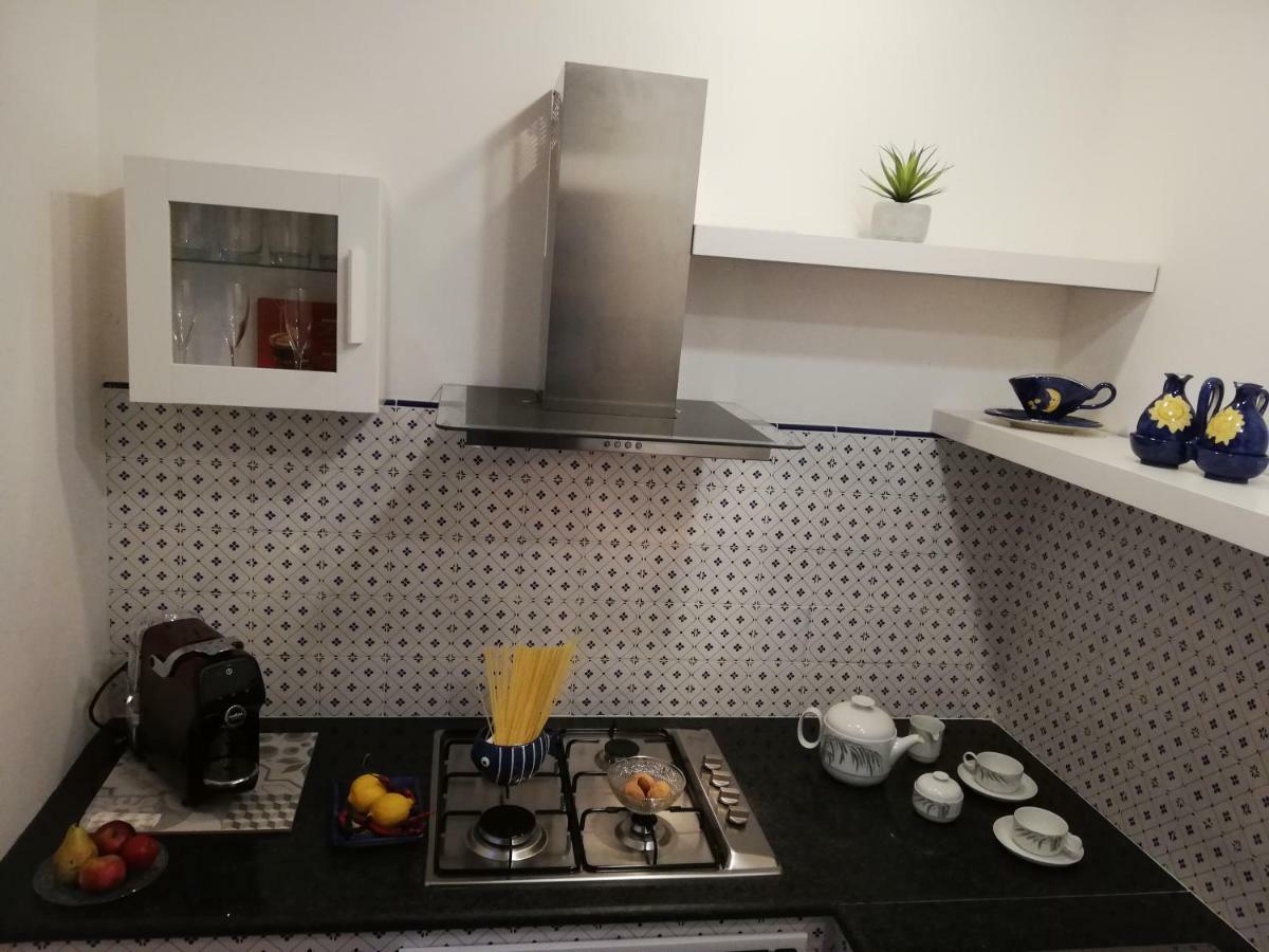 B&B Vicolo Stretto Salerno Exterior photo